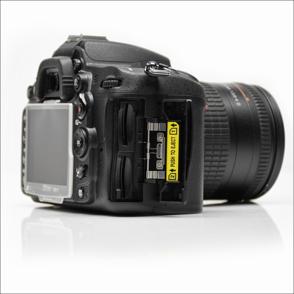 NIKON D7000 BODY (16.2MP) + Accessories - Shutter Count 2,713 - Picture 7 of 16